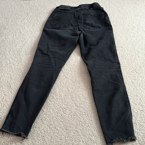 Black frayed jeggings with pockets. - Picture 2 of 2